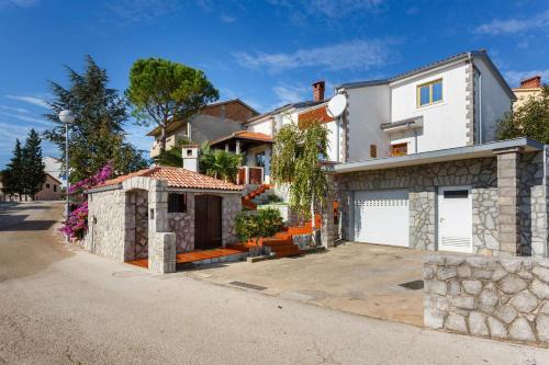 Apartments With A Parking Space Krk - 18446
