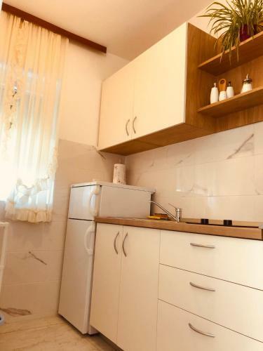 Studio Apartmani ?jarne?i??