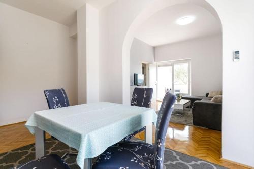 Apartments With A Parking Space Krk - 17897