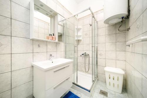 Apartments With A Parking Space Krk - 17897