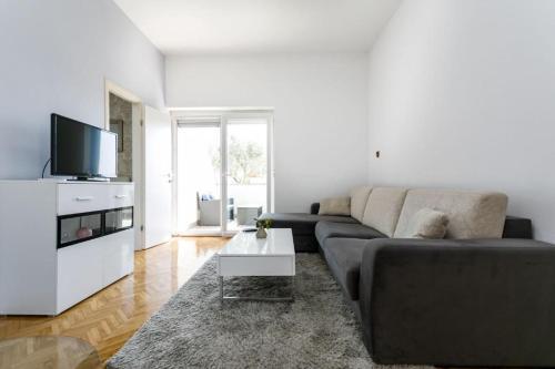 Apartments With A Parking Space Krk - 17897