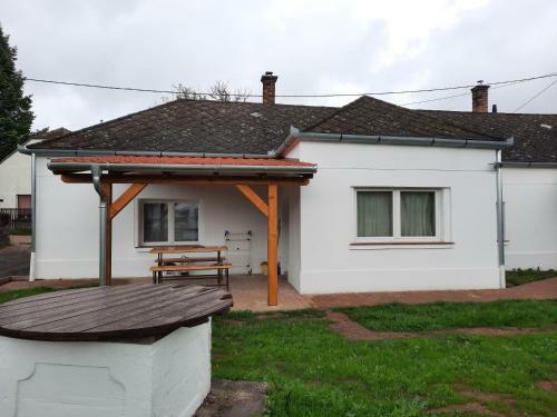 Letti Vend�gh�z