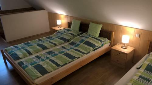 Hostal Cseresznyevir�g Vend�gh�zak