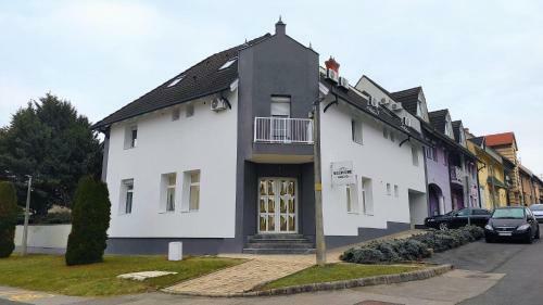 Bed & Breakfast Misleny Home