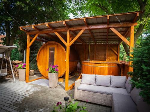 Hunting Lodge Lip�t