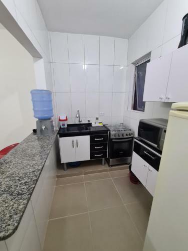 Apartamento Kit�o Com Quarto 50mts Do Mar