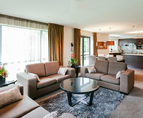 Village Lake Apartments