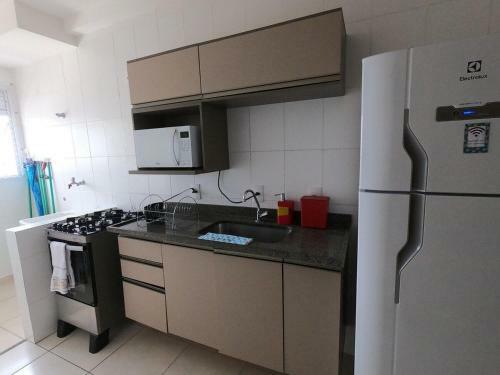 Apartamento 50 Metros Da Praia, Vista Para A Serra E O Mar