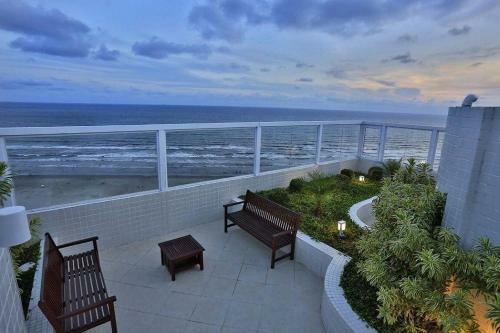 Apartamento 50 Metros Da Praia, Vista Para A Serra E O Mar