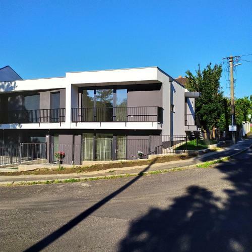 Sir�ly Apartman