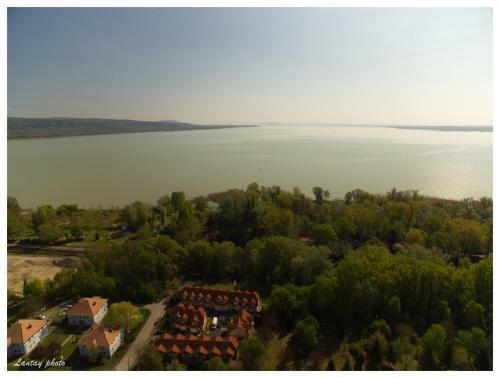 �va Apartman, Helikon-liget