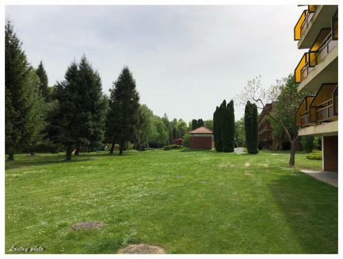 �va Apartman, Helikon-liget