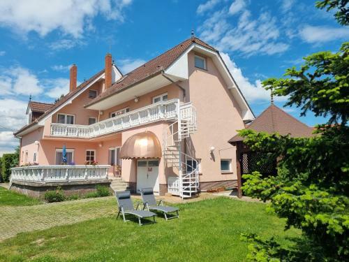 Hostal Felh? Vend�gh�z