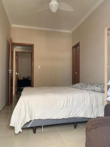 Apartamento Apto No Canto Do Forte. A P� Pra Praia E Balada.