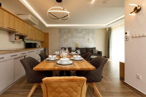 Royal Cafe Apartman