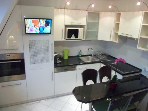 R�zsa Apartman