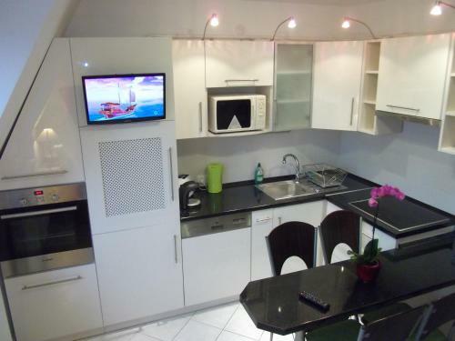 R�zsa Apartman