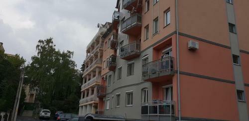 R�zsa Apartman