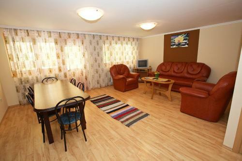 Zoli Apartmanok-br�dy 51-53