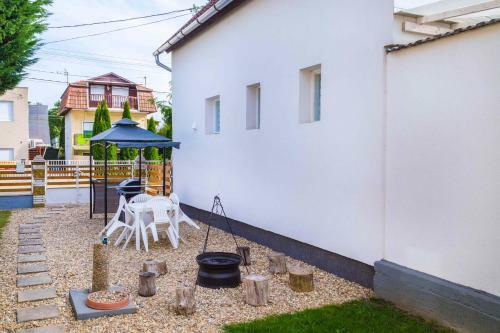 Green Stone Apartments