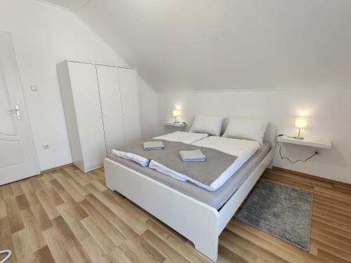 East Side Corner - Apartment 2