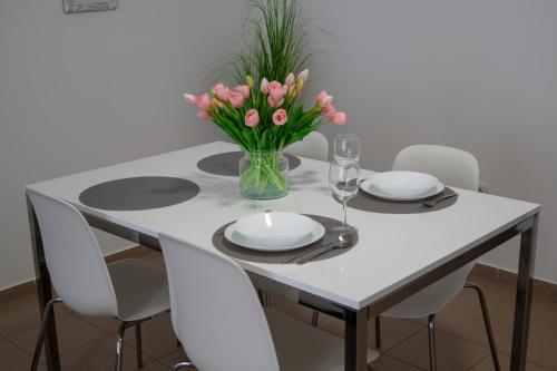 East Side Corner - Apartment 2