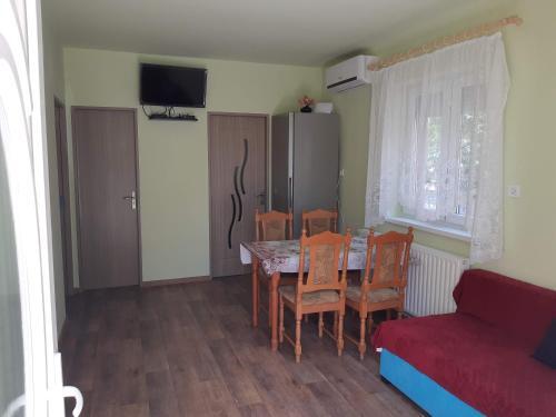 R�zsa Apartment