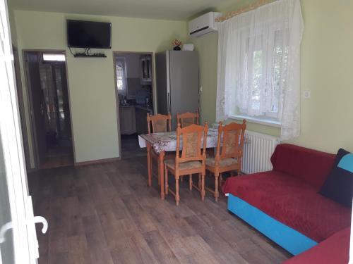 R�zsa Apartment