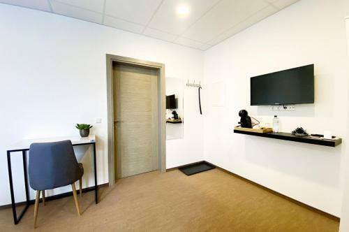 Hostal Floros Namai
