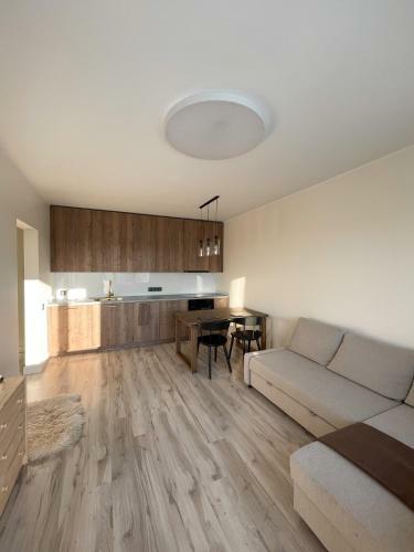 Bright Apartment In Ukmerge