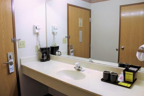 Hotel Cumberland Inn And Suites