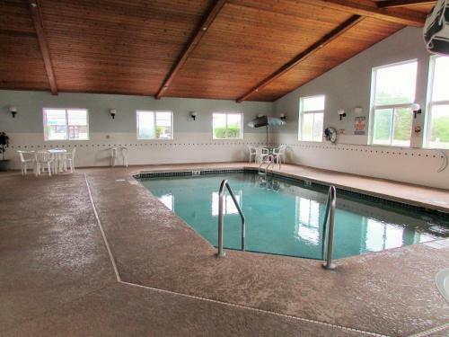 Hotel Cumberland Inn And Suites