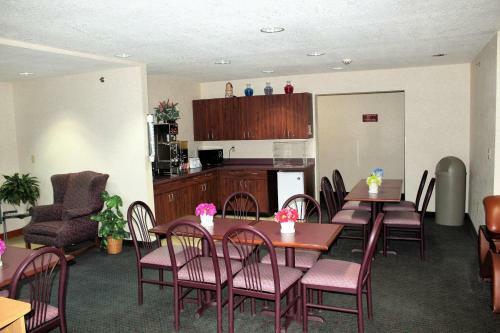 Hotel Cumberland Inn And Suites