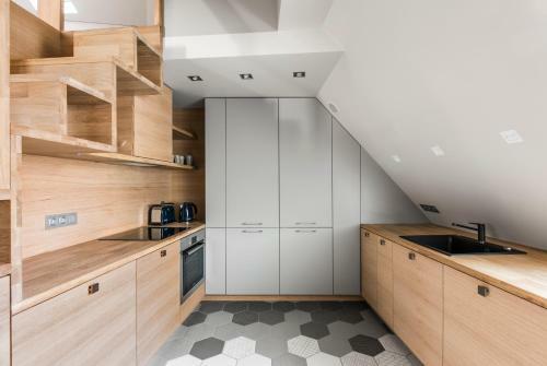 City Entrance Apartment