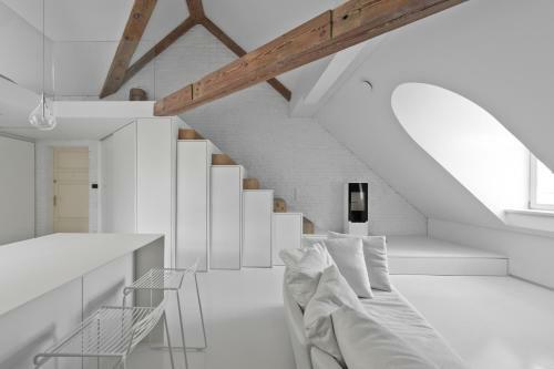 City Entrance Apartment