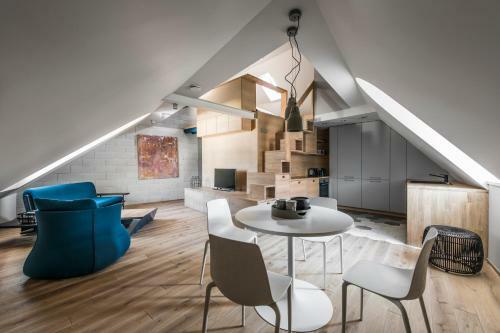 City Entrance Apartment