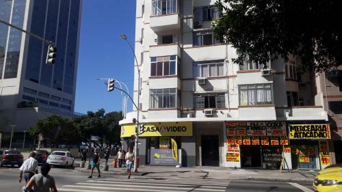 Apartamento Edificio Alone Com Terra�o Na Quadra Da Praia, Espa�oso E Silencioso