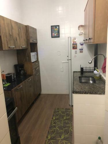 Apartamento Edificio Alone Com Terra�o Na Quadra Da Praia, Espa�oso E Silencioso