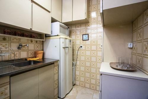 Apartamento Copacabana, Silencioso, Quadra Da Praia