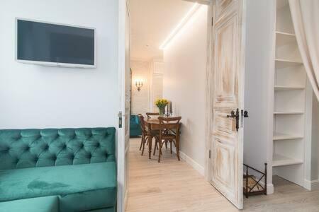 Opera And Ballet Theatre Apartment By Urban Rent