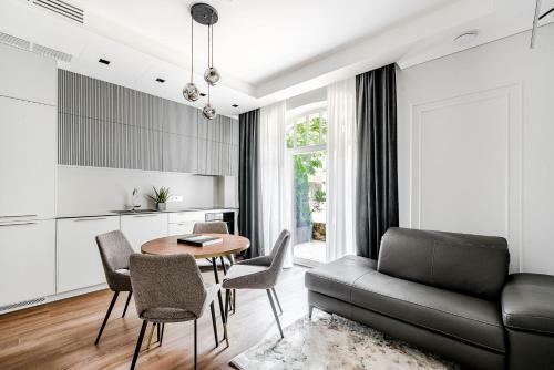 Luxurious Apartment In Vilnius Old Town By Reside Baltic