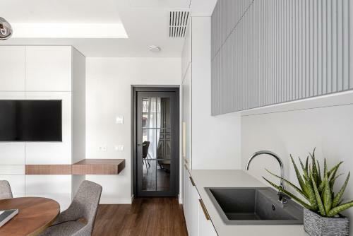 Luxurious Apartment In Vilnius Old Town By Reside Baltic