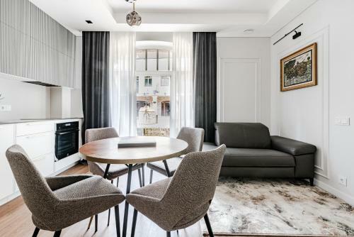 Luxurious Apartment In Vilnius Old Town By Reside Baltic