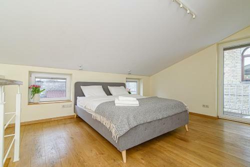 2 Floors New Town Apartment By Urban Rent