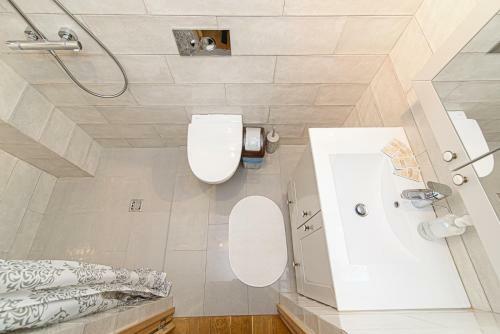 2 Floors New Town Apartment By Urban Rent