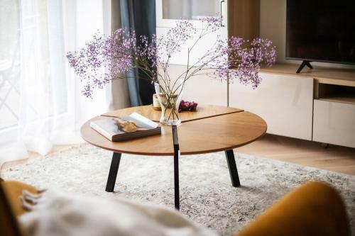 Centrally Located Riverside Apartment