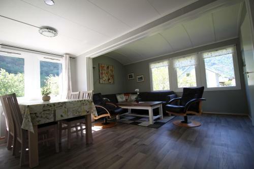 Steinsh�len Holiday Home
