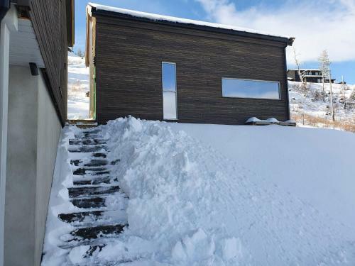 Tiny Mountain Cabin With A Panoramic View