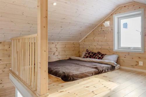 Tiny Mountain Cabin With A Panoramic View