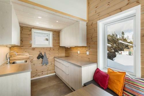 Tiny Mountain Cabin With A Panoramic View